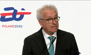 11-04-25-148516-4-Eurogroup