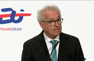 11-04-25-148516-4-Eurogroup