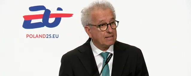11-04-25-148516-4-Eurogroup
