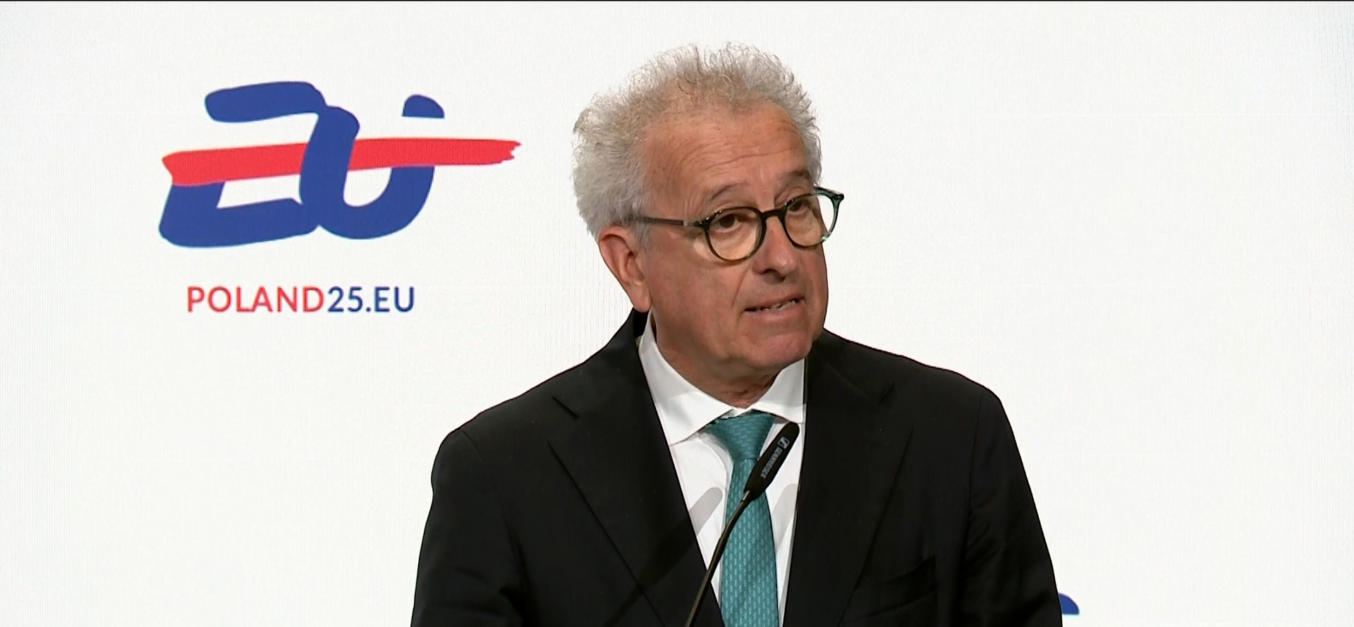 11-04-25-148516-4-Eurogroup