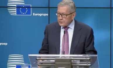 Klaus Regling at Eurogroup Press Conference 24 May 2018-724-466