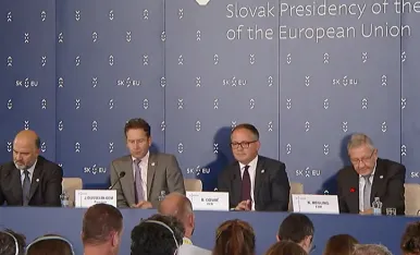 Klaus Regling at Eurogroup Press Conference 9 September 2016-724-466