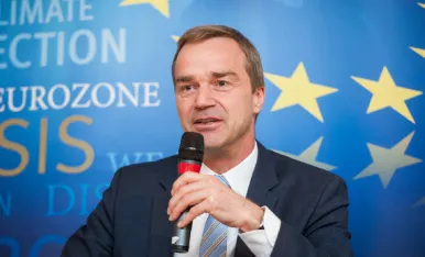 Media Name: rolfzewdebate150620161920x560.png