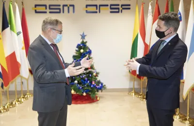 Paschal Donohoe visits ESM-724-466