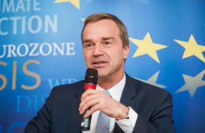 Media Name: rolfzewdebate150620161920x560.png