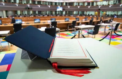 Media Name: treatysigning.jpg