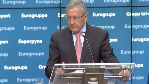 Klaus Regling at Eurogroup Meeting 11 July 2016-724-466