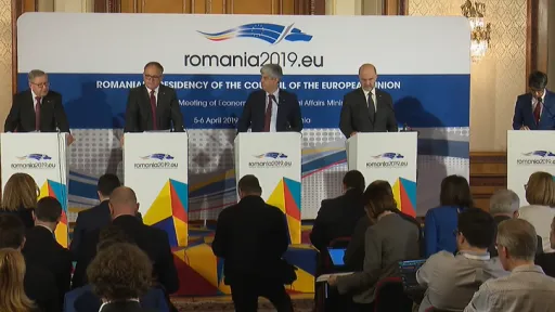 Klaus Regling at Eurogroup Press Conference 5 April 2019-724-466