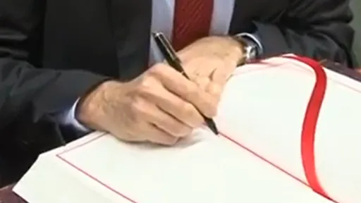 Signing the ESM Treaty-724-466