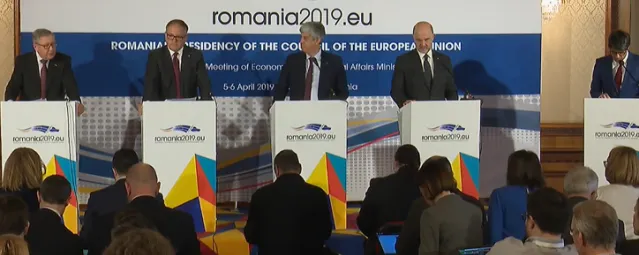 Klaus Regling at Eurogroup Press Conference 5 April 2019-724-466