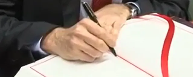 Signing the ESM Treaty-724-466