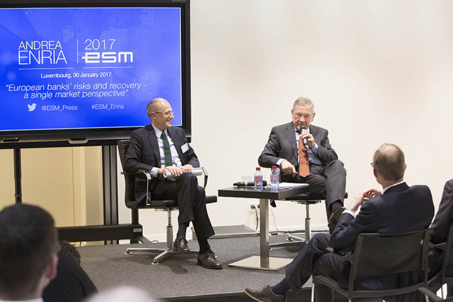 Andrea Enria, Chairman of European Banking Authority, and Klaus Regling, ESM Managing Director, at ESM Conference in 2017