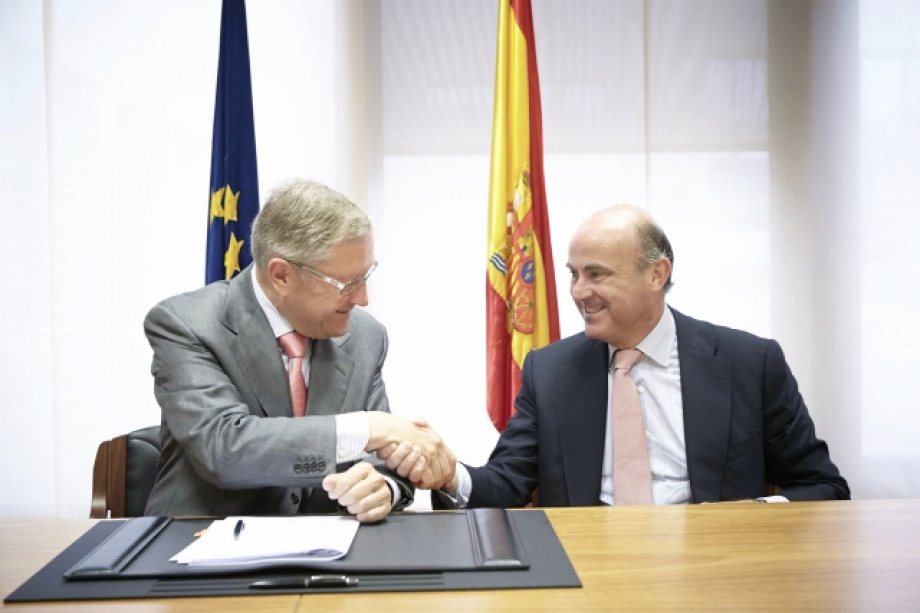 Klaus Regling, ESM Managing Director, and Luis de Guindos, Spanish minister of economy